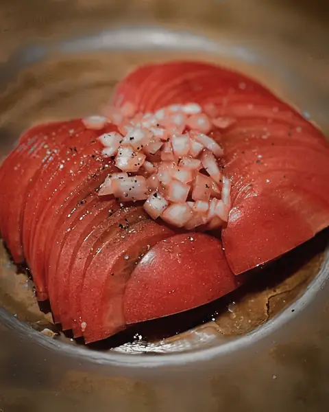 トマトと玉ねぎのサラダ